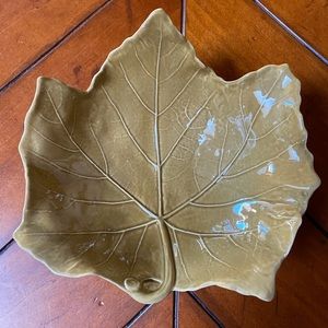 Beautiful leaf emboss dinner Plate and Salad Bowl